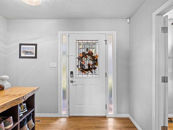 3rd image of 311 E Glamorgan Cres SW