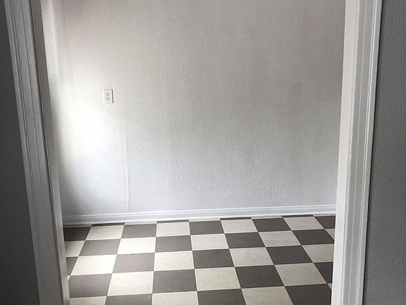 4th image of 1929 Whitley Ave #304