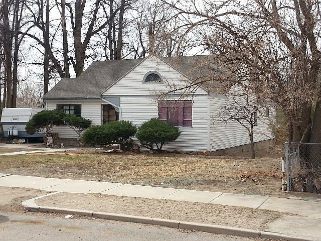 2nd image of 1520 Raton Ave