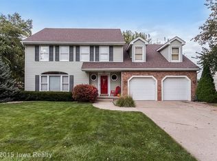 10597 Elmcrest Dr, Clive, IA 50325