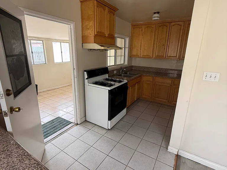 319 W Riggin St #1 — Photo 12