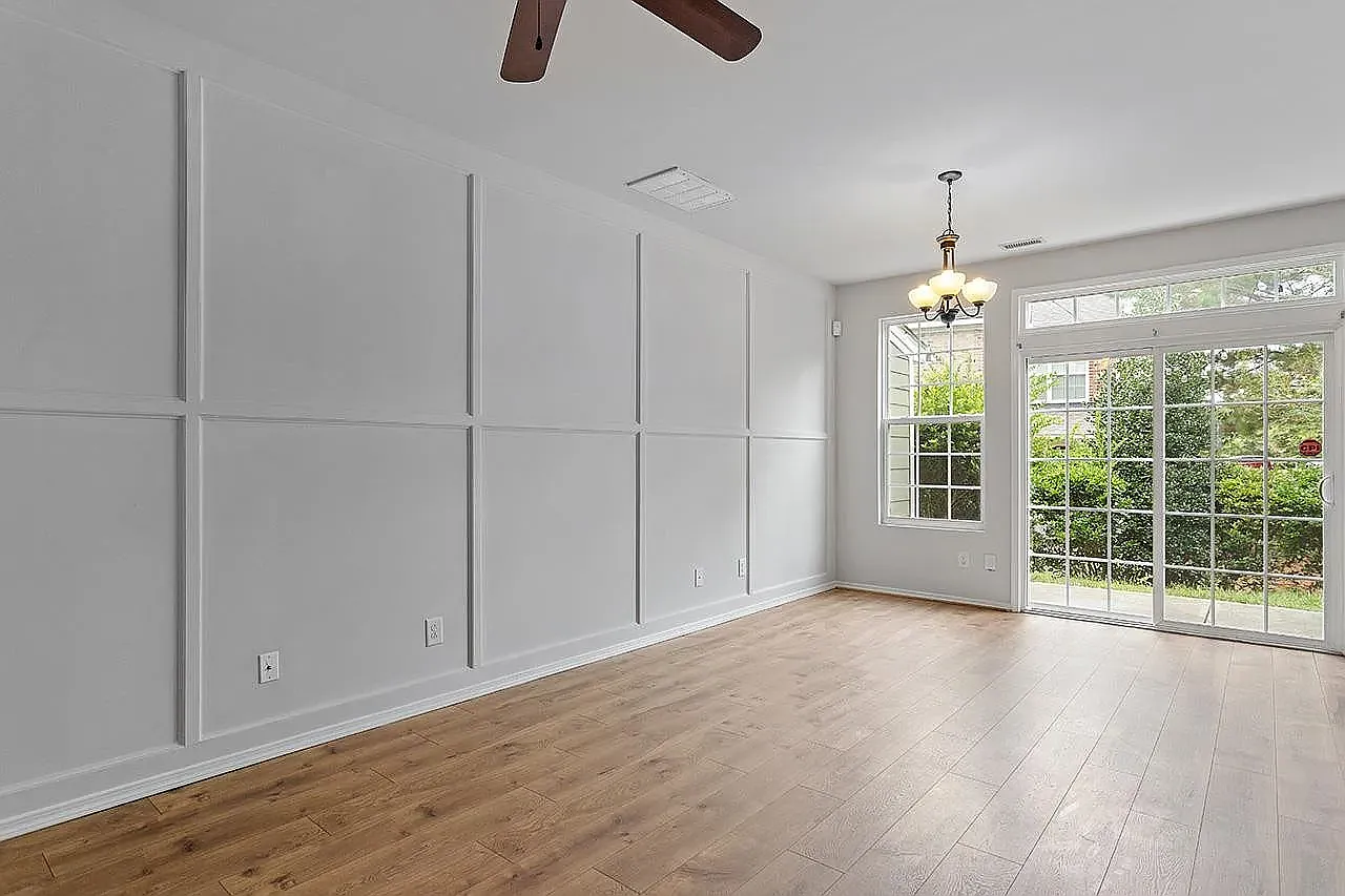 3 bed, 2.5 bath, 1427 sqft, $2,200 — Photo 3