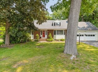8 Candlewood Rd, Lynnfield, MA 01940