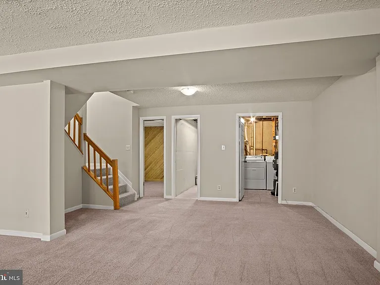 1602 Oak Spring Way — Photo 16