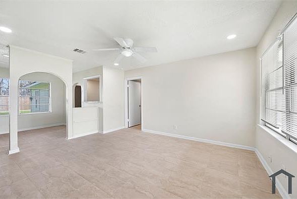 1st image of 5815 Willow Glen Dr