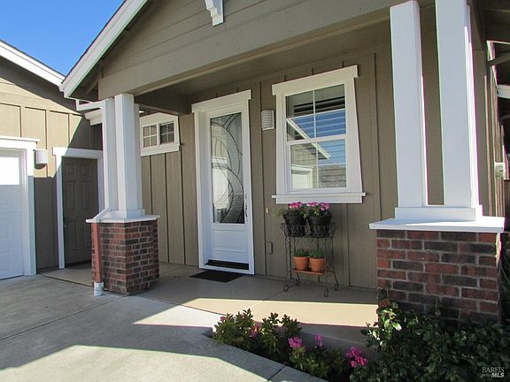 3rd image of 9413 Oak Trail Circle
