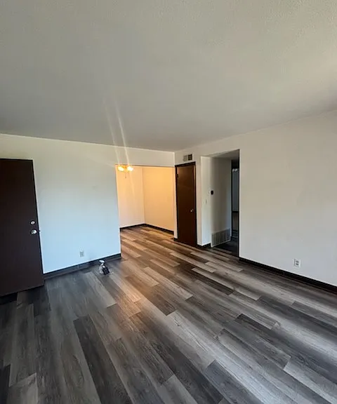 1902 Canterbury Dr — Photo 8