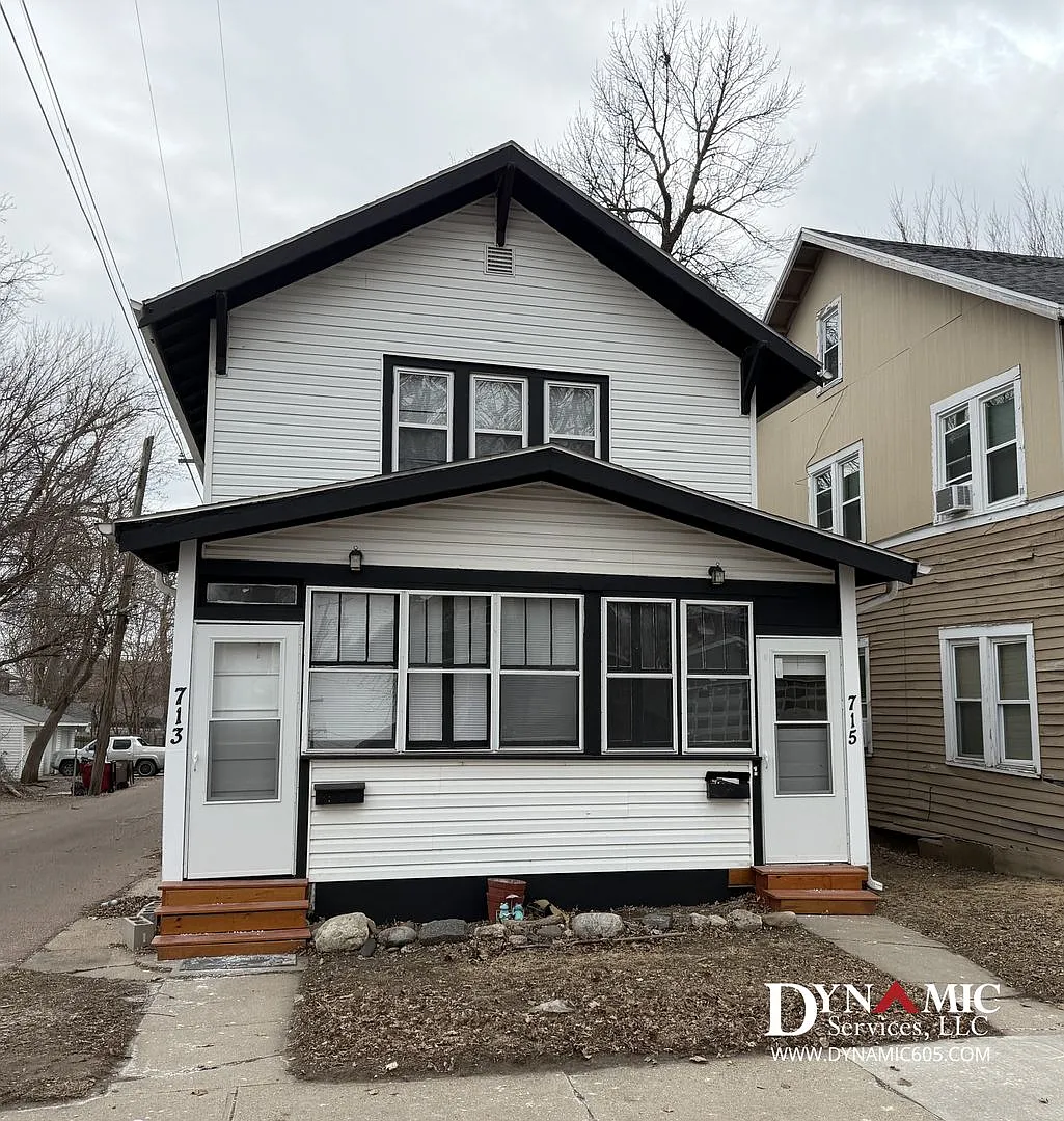 713/715 W 16th St — Photo 1
