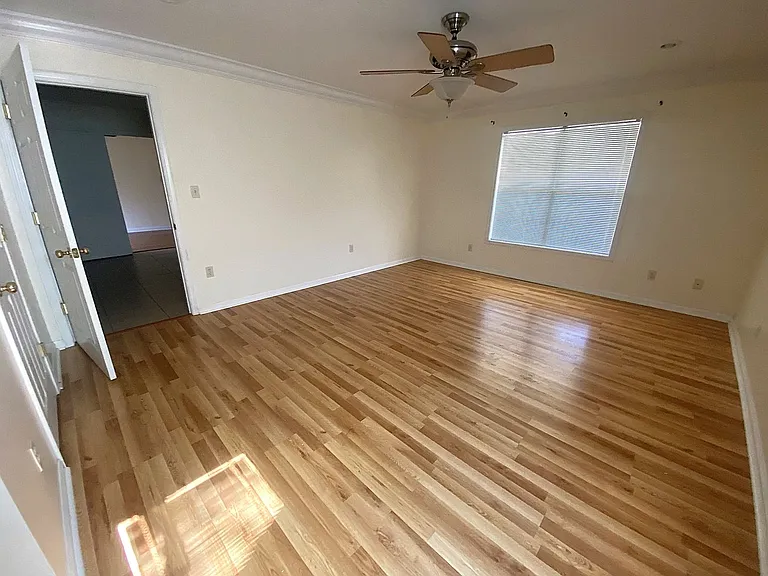 135 W Oak Ln — Photo 19