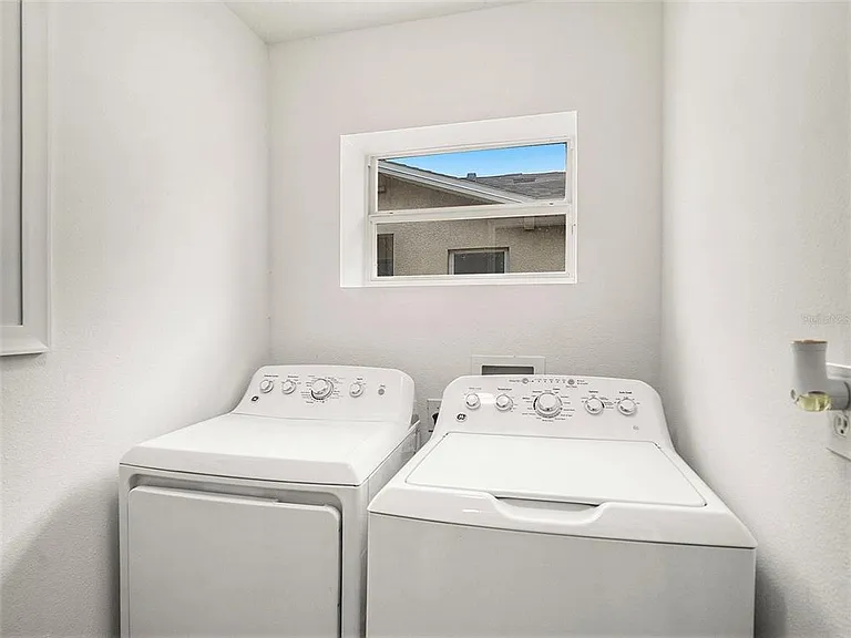 7833 Carriage Pointe Dr — Photo 12