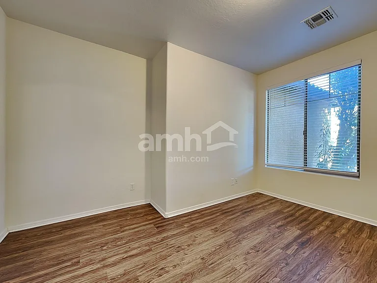17578 W Ironwood St — Photo 9