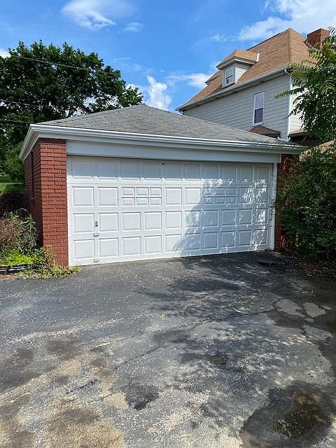 Beautiful 2 car detached garage. Great privacy.