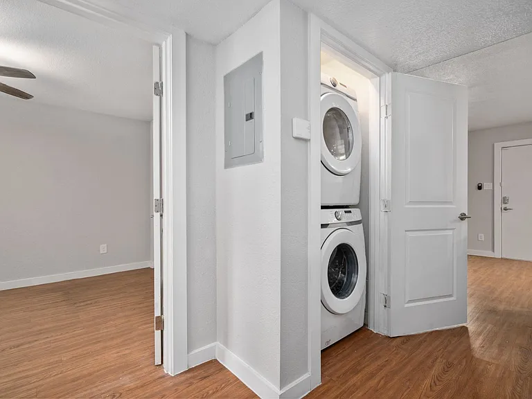 400 Westmoreland St — Photo 8