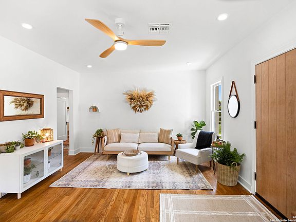 5th image of 2055 W GRAMERCY PL