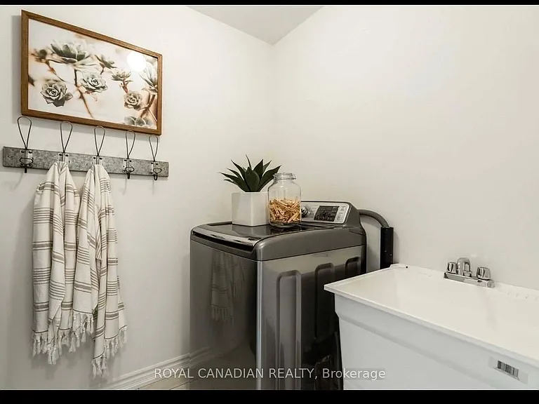 64 Lyle Dr — Photo 14