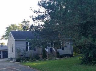 1910 Harrison Ave, Charleston, IL 61920