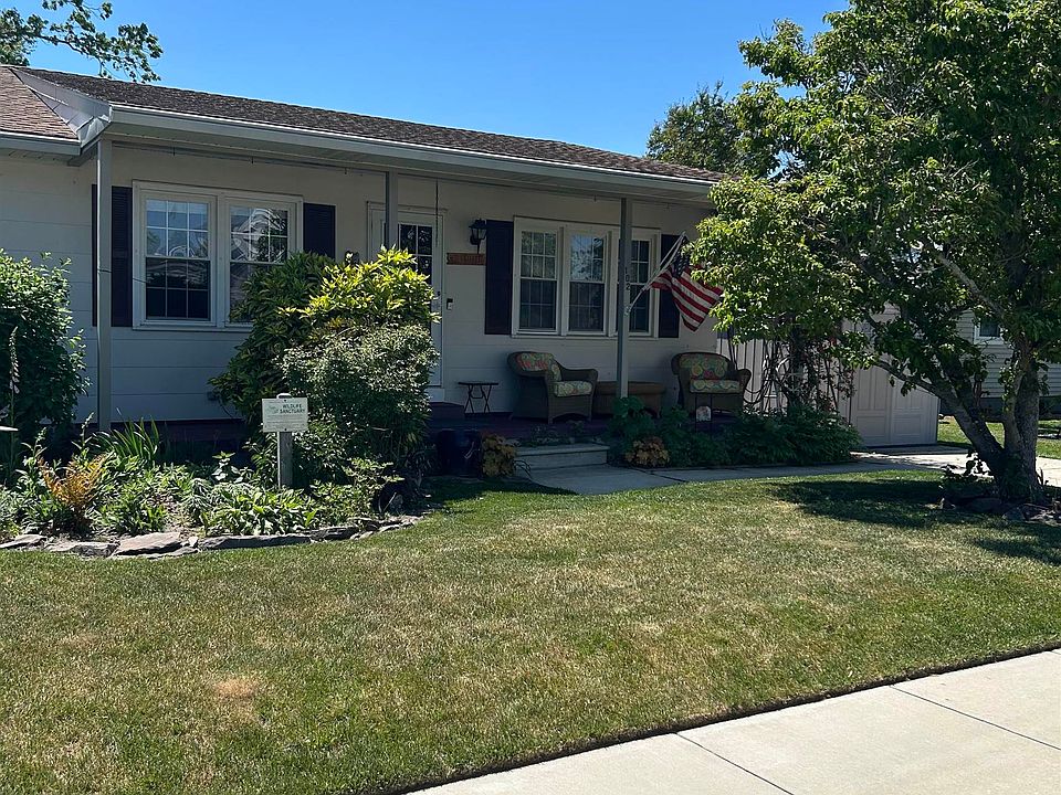 1st image of 102 Roseann Ave N