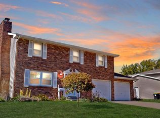 704 Devonshire Rd, Washington, IL 61571