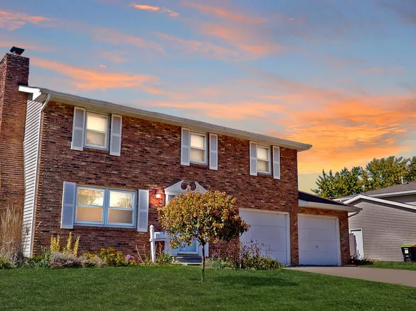 704 Devonshire Rd, Washington, IL 61571