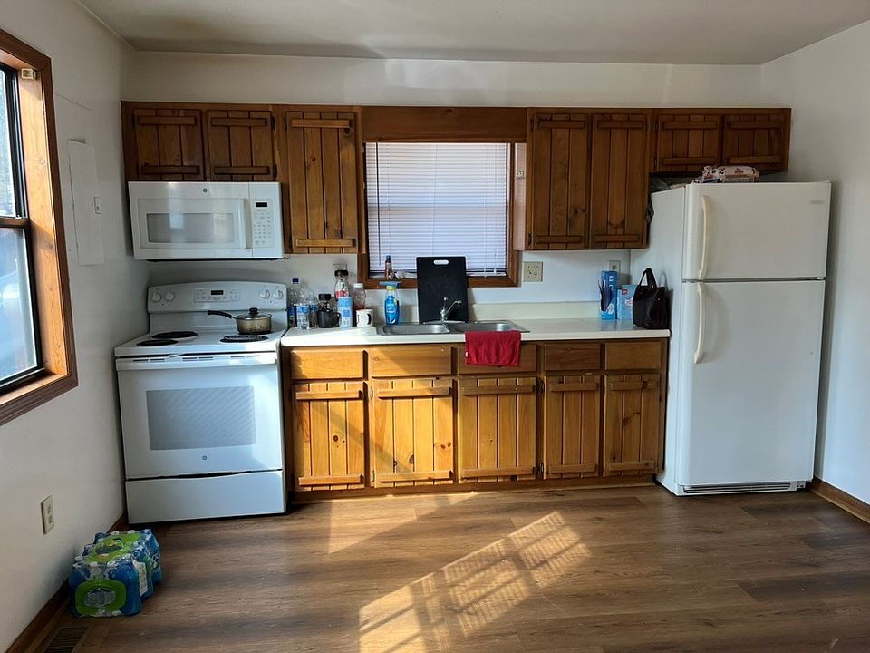 2nd image of 27 Puma Ln
