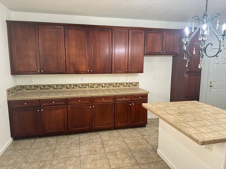 1402 Ferry Cir — Photo 4