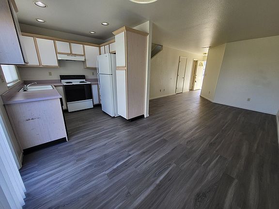 2nd image of 407 Valley Cir #Val0407-d