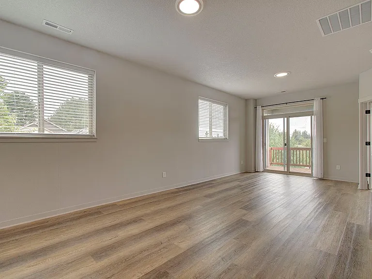 13000 NE 24th Cir — Photo 15