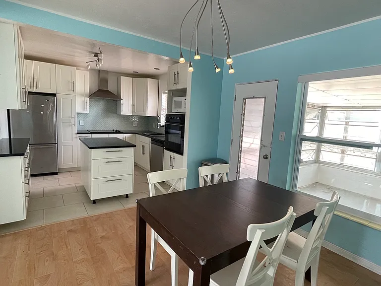 4048 Yardley Ave N — Photo 5