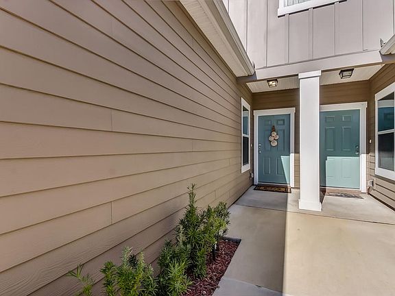 2nd image of 117 Whitland Way