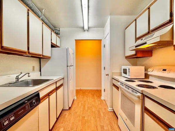 125 Turtle Creek Rd APT 11, Charlottesville, VA 22901