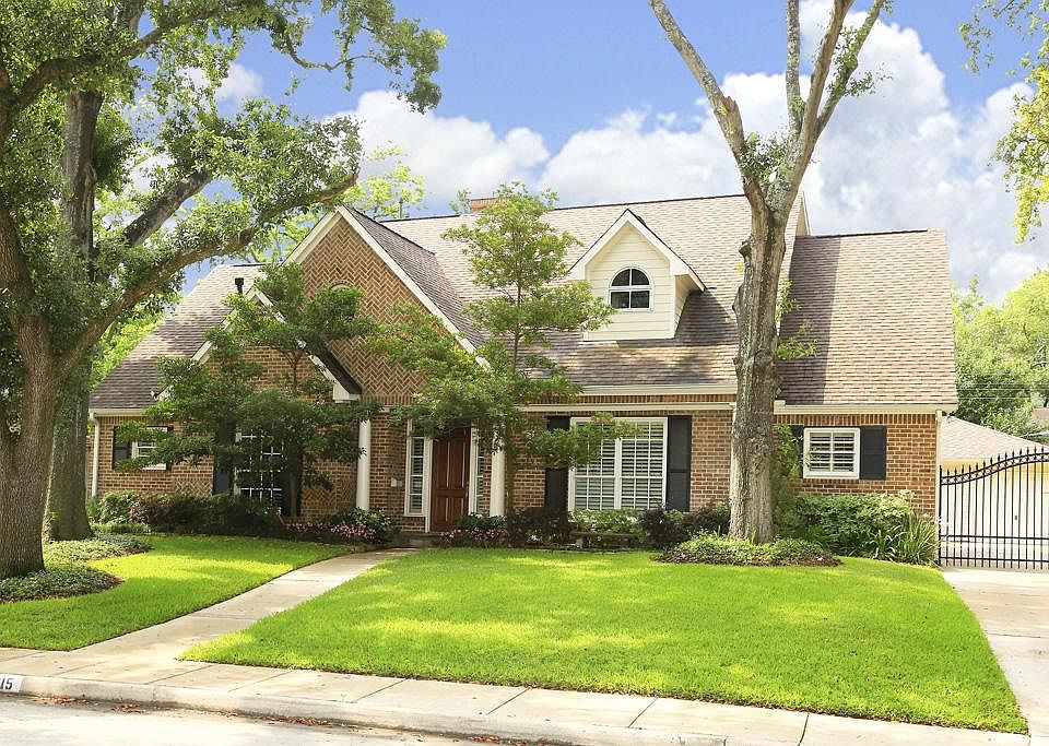 Memorial area home. Walking distance to Bunker Hill elementary school. Surround by shopping
