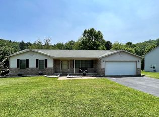 112 Hunting Hills Dr, Beckley, WV 25801