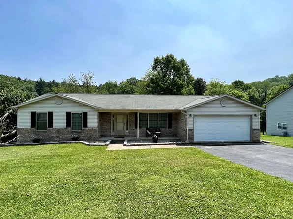 112 Hunting Hills Dr, Beckley, WV 25801