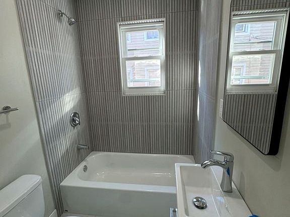 4th image of 9-11 Stecher St #3R
