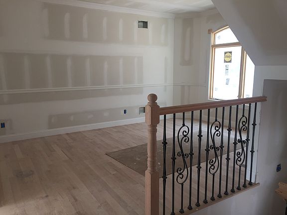 5th image of 5 Woodside Ave