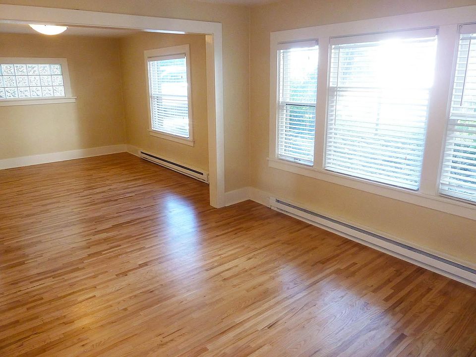 Ground-floor convenience with lots of windows.