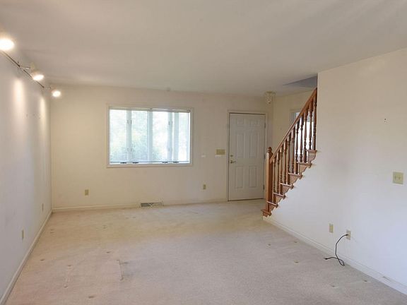 5th image of 135 Skyland Dr