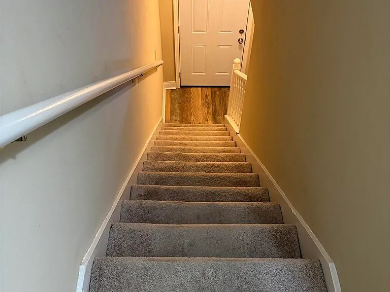 913 W Rothland St #A — Photo 14