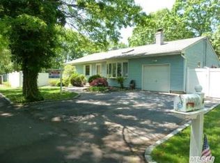 4 Ross Ave, Holtsville, NY 11742