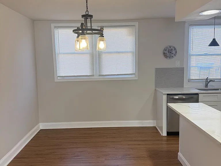 4427 Vista St — Photo 6
