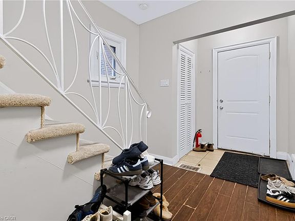 3rd image of 27 Forsyth Ave S