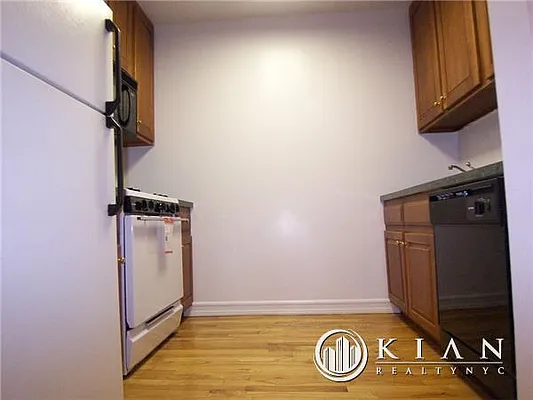 Rented by Kian Realty | media 16