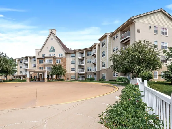 5650 Boone Ave N APT 401, New Hope, MN 55428