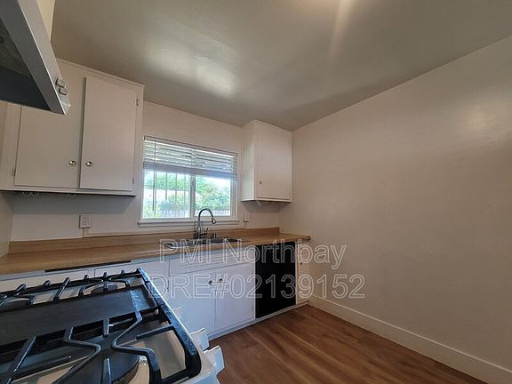 3rd image of 1019 Wallace St