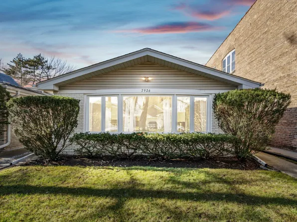 7926 Tripp Ave, Skokie, IL 60076