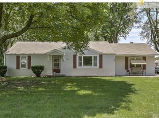 602 SW Locust St, Oak Grove, MO 64075