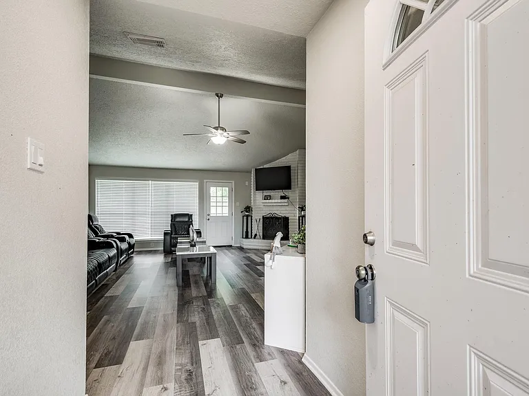 4218 Sequoia St — Photo 3