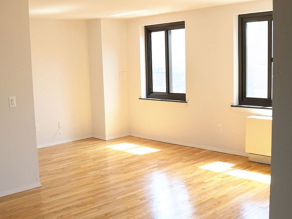 2nd image of 123 E 54th St APT 5C