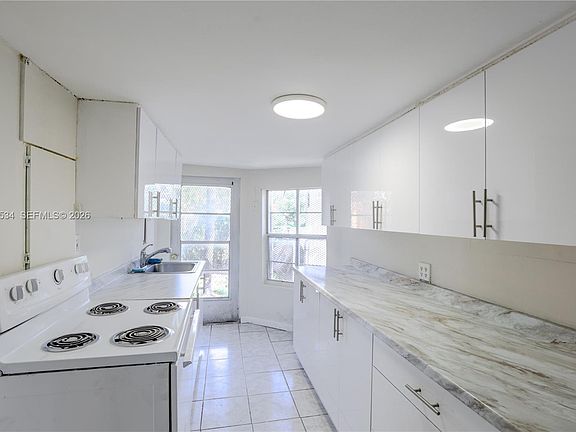 4th image of 2250 NE 136th St #2250