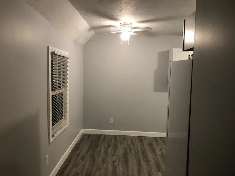 807 S Center St #B — Photo 3